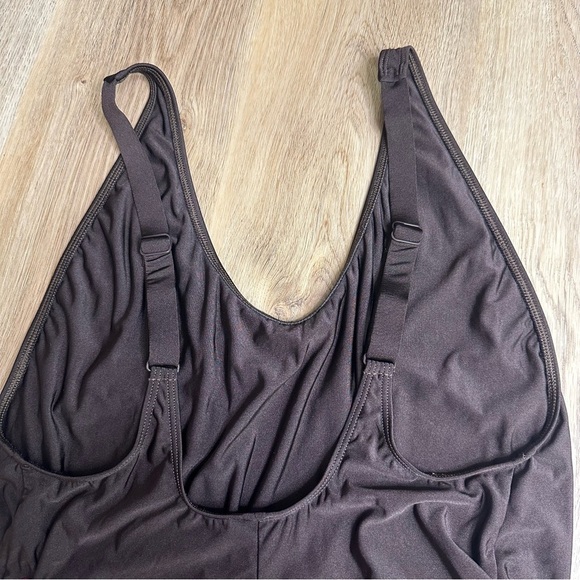 Good American The Layout One Piece Chocolate Swimsuit size 5 - Picture 7 of 9